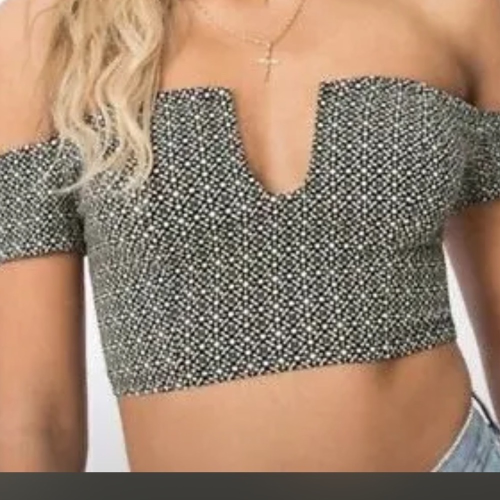 Free People crop w/plunge front. NWT. Medium
